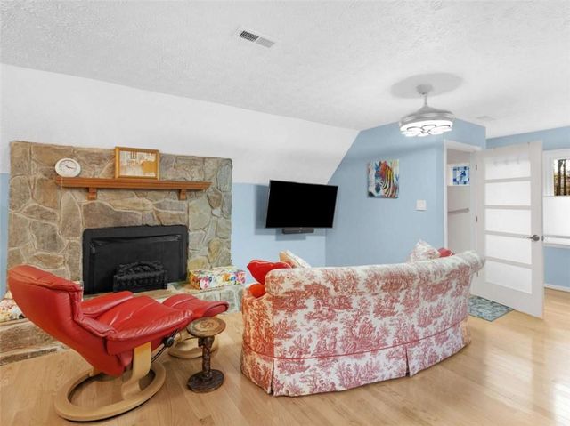 180 Roxboro Court, Fayetteville, GA 30215