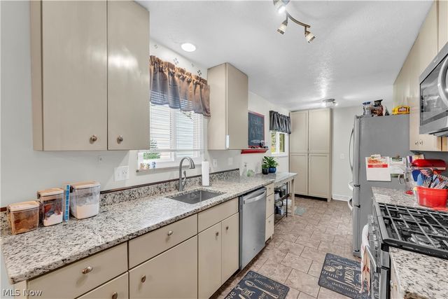 8276 Marianna Boulevard, Broadview Heights, OH 44147