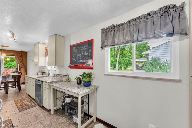 8276 Marianna Boulevard, Broadview Heights, OH 44147