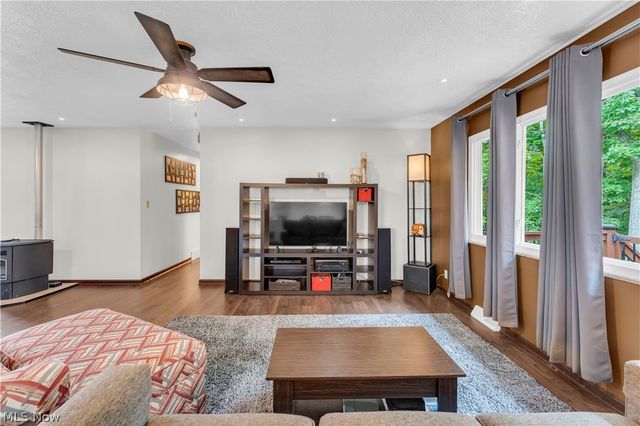 8276 Marianna Boulevard, Broadview Heights, OH 44147