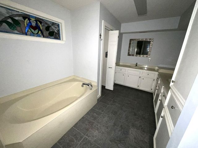 406 Hidden Creek Circle, Sealy, TX 77474