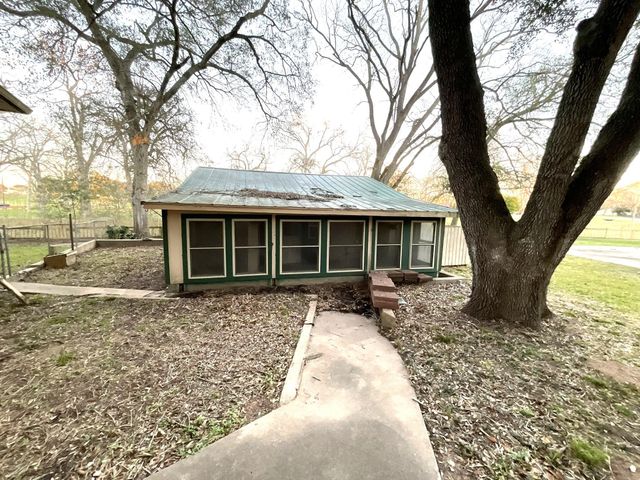 406 Hidden Creek Circle, Sealy, TX 77474