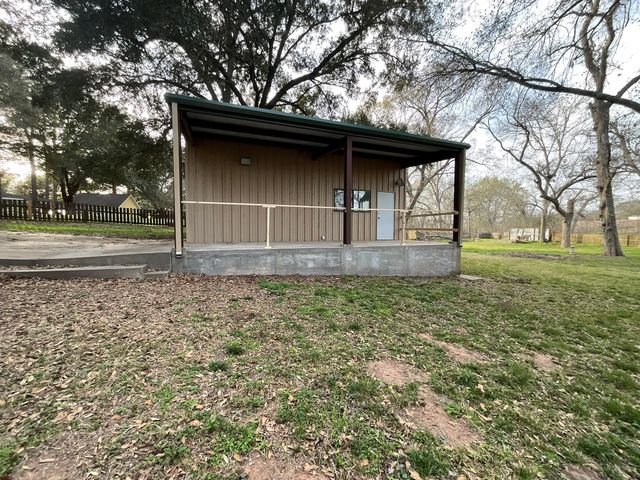 406 Hidden Creek Circle, Sealy, TX 77474