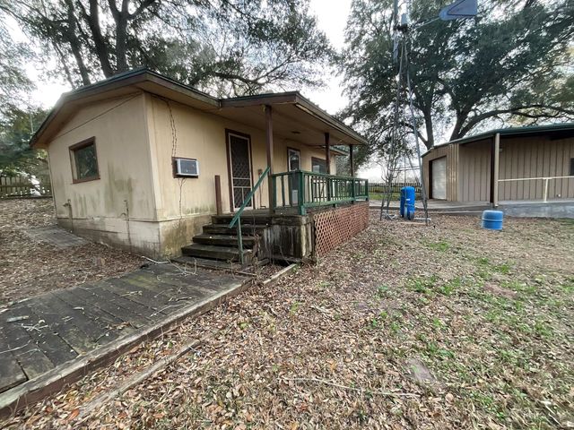 406 Hidden Creek Circle, Sealy, TX 77474