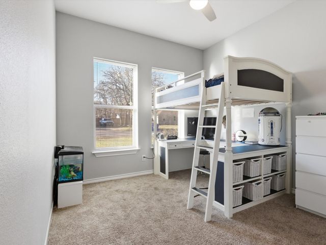 913 Carpenter Street, Azle, TX 76020