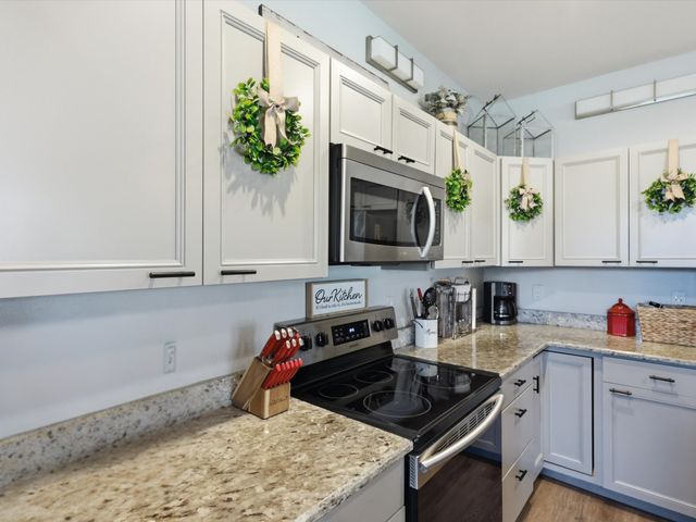 913 Carpenter Street, Azle, TX 76020