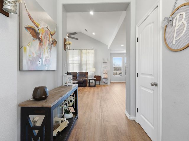 913 Carpenter Street, Azle, TX 76020