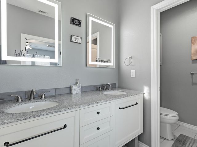 913 Carpenter Street, Azle, TX 76020