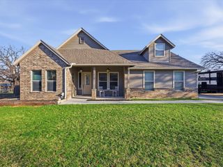 913 Carpenter Street, Azle, TX 76020