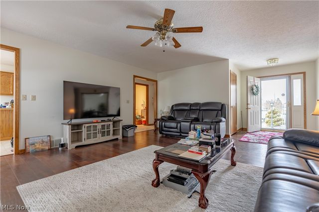 4044 Cinwood Street NW, Massillon, OH 44646