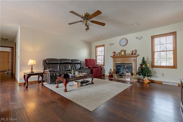 4044 Cinwood Street NW, Massillon, OH 44646