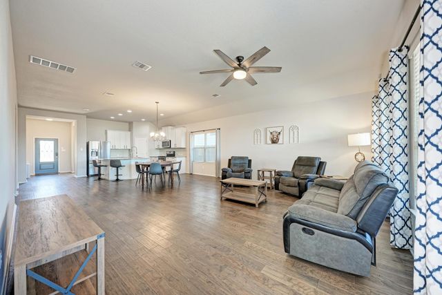 136 Finley ST, Hutto, TX 78634