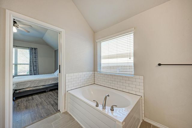 136 Finley ST, Hutto, TX 78634