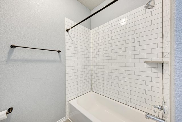 136 Finley ST, Hutto, TX 78634