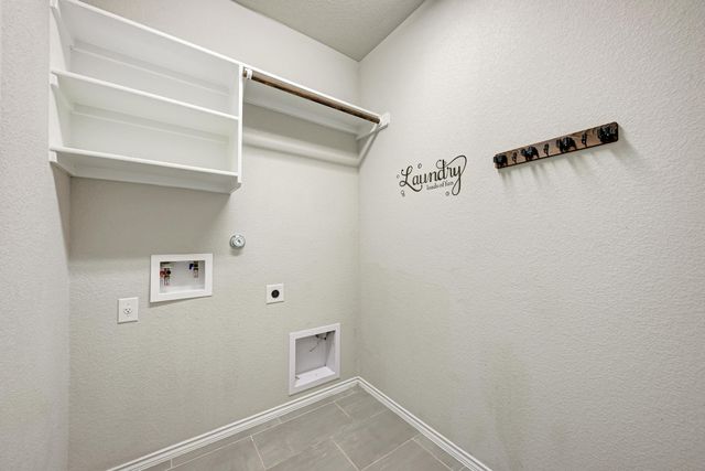 136 Finley ST, Hutto, TX 78634