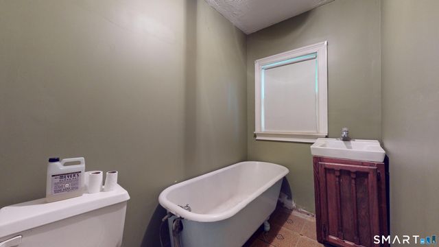 31 Winchester Street, Waterbury, CT 06704