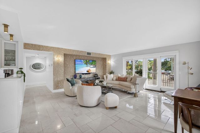 129 S Golfview Road 6, Lake Worth Beach, FL 33460