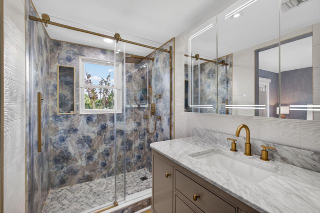 129 S Golfview Road 6, Lake Worth Beach, FL 33460