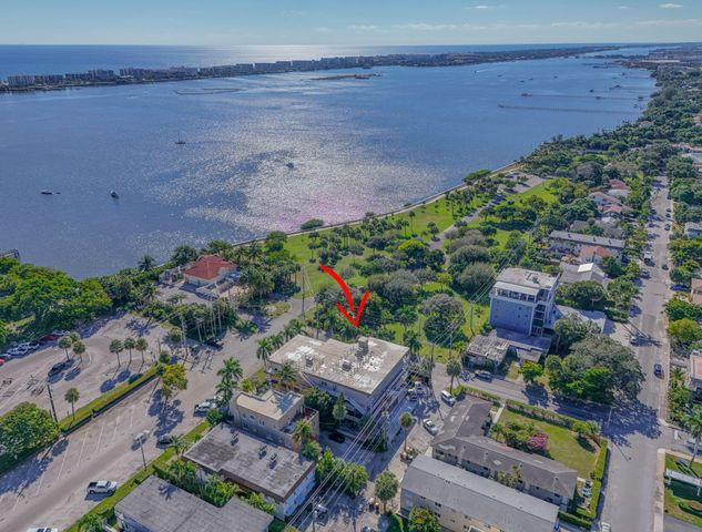 129 S Golfview Road 6, Lake Worth Beach, FL 33460