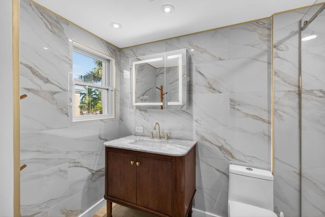 129 S Golfview Road 6, Lake Worth Beach, FL 33460