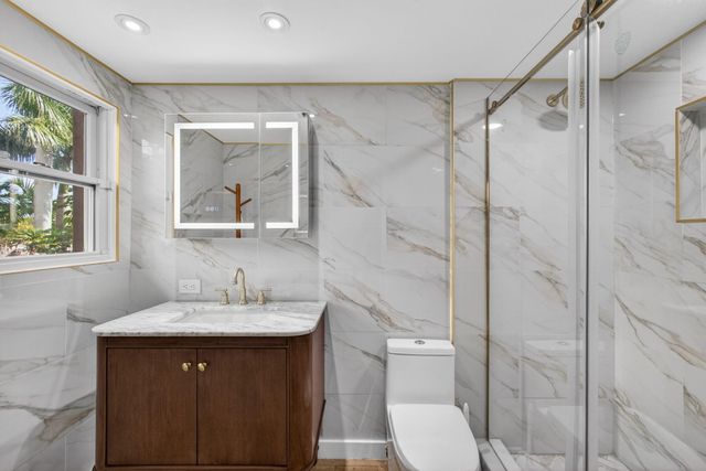 129 S Golfview Road 6, Lake Worth Beach, FL 33460