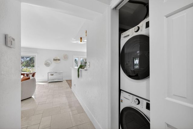 129 S Golfview Road 6, Lake Worth Beach, FL 33460