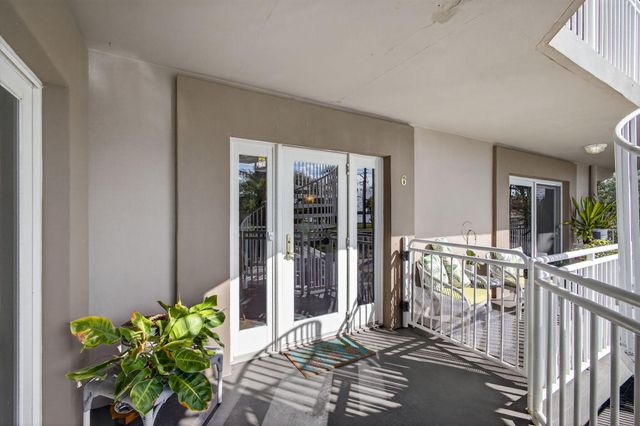 129 S Golfview Road 6, Lake Worth Beach, FL 33460