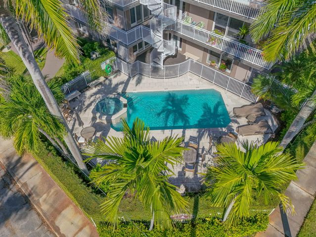 129 S Golfview Road 6, Lake Worth Beach, FL 33460