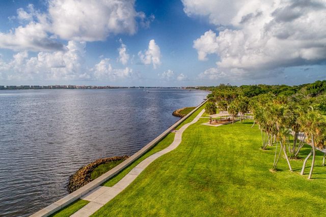 129 S Golfview Road 6, Lake Worth Beach, FL 33460