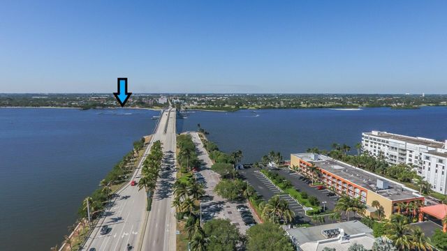 129 S Golfview Road 6, Lake Worth Beach, FL 33460