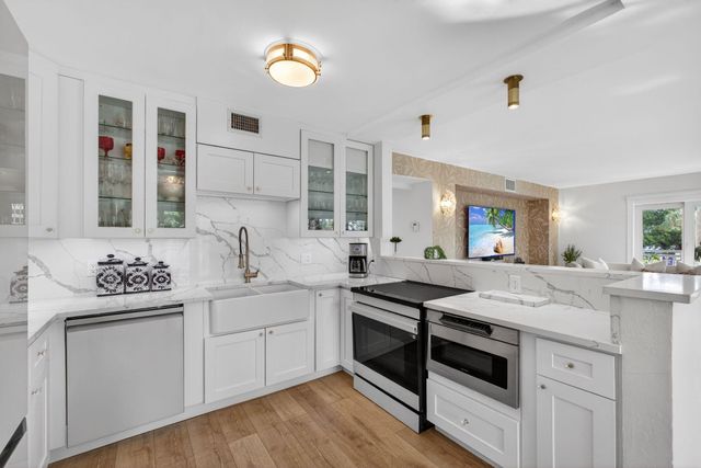 129 S Golfview Road 6, Lake Worth Beach, FL 33460