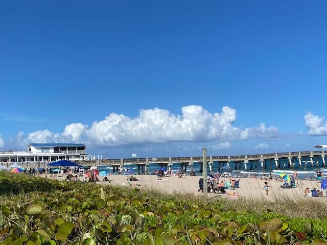 129 S Golfview Road 6, Lake Worth Beach, FL 33460