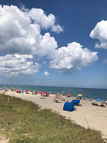 129 S Golfview Road 6, Lake Worth Beach, FL 33460