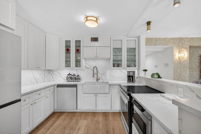 129 S Golfview Road 6, Lake Worth Beach, FL 33460