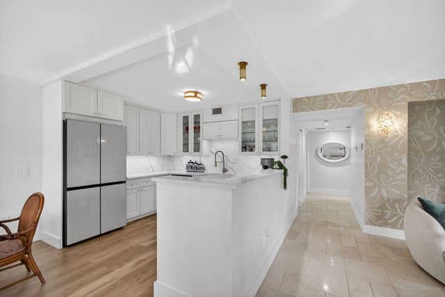 129 S Golfview Road 6, Lake Worth Beach, FL 33460