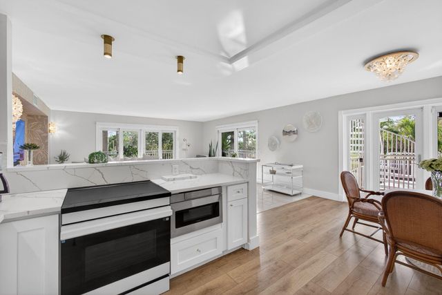 129 S Golfview Road 6, Lake Worth Beach, FL 33460