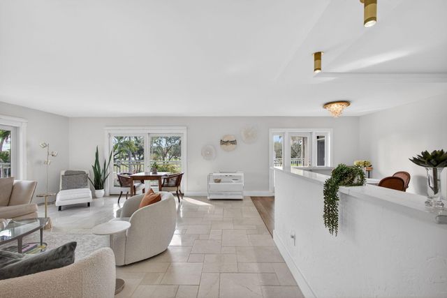 129 S Golfview Road 6, Lake Worth Beach, FL 33460