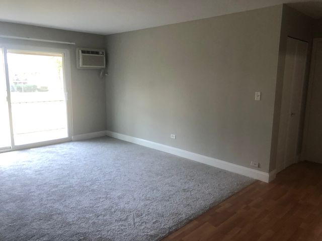 16W535 79th Street 203, Willowbrook, IL 60527