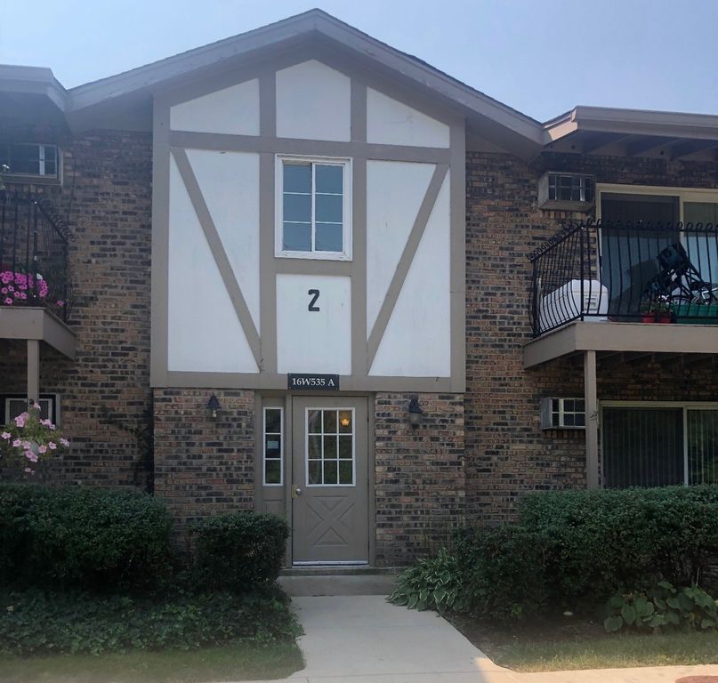 16W535 79th Street 203, Willowbrook, IL 60527