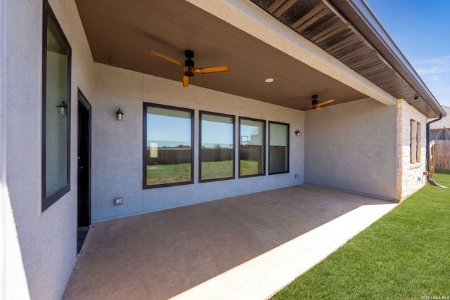 120 Western Way, Adkins, TX 78101