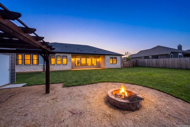 120 Western Way, Adkins, TX 78101