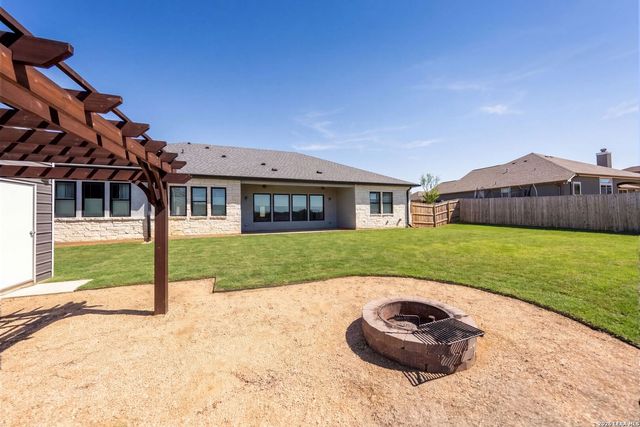 120 Western Way, Adkins, TX 78101