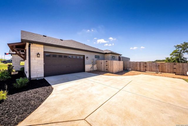 120 Western Way, Adkins, TX 78101