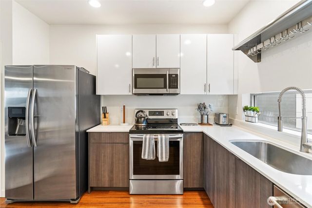 4290 S Greenbelt Station Drive, Seattle, WA 98118