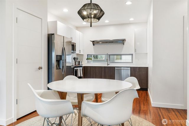 4290 S Greenbelt Station Drive, Seattle, WA 98118