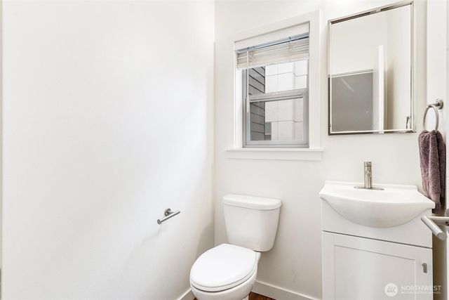 4290 S Greenbelt Station Drive, Seattle, WA 98118