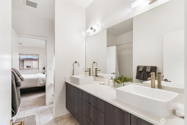 4290 S Greenbelt Station Drive, Seattle, WA 98118