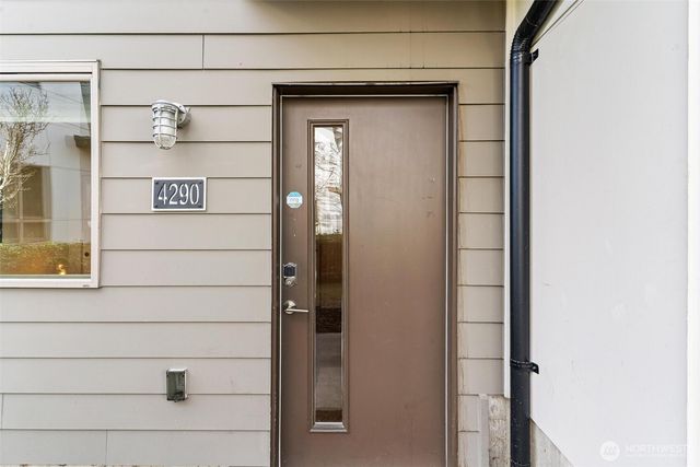 4290 S Greenbelt Station Drive, Seattle, WA 98118