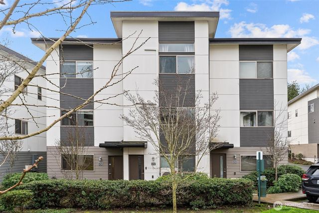 4290 S Greenbelt Station Drive, Seattle, WA 98118