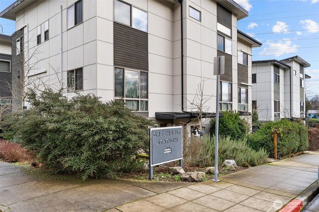 4290 S Greenbelt Station Drive, Seattle, WA 98118
